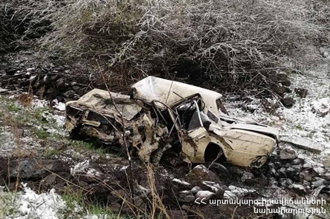 Трагедия близ одной из курортных зон Армении: в ДТП погибли два человека (ФОТО) Трагедия близ одной из курортных зон Армении: в ДТП погибли два человека (ФОТО)