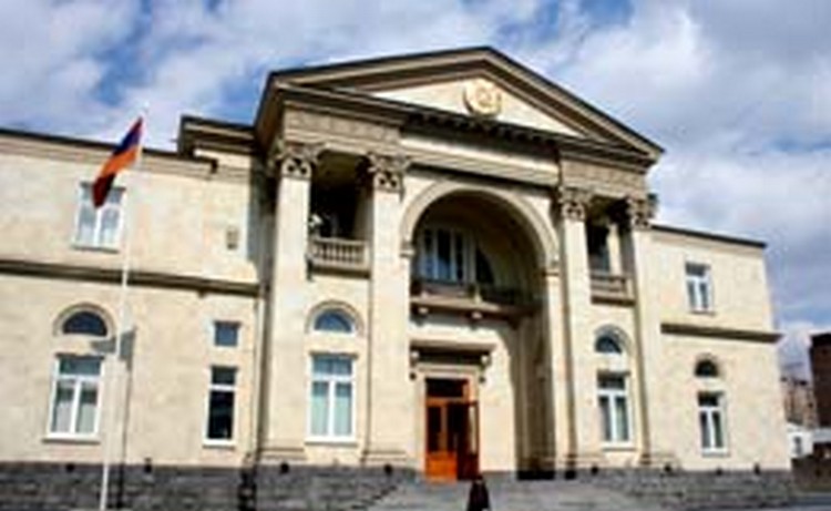 Саргсян вручил образовательные премии президента в ИТ-сфере более 40 ученикам и студентам Саргсян вручил образовательные премии президента в ИТ-сфере более 40 ученикам и студентам