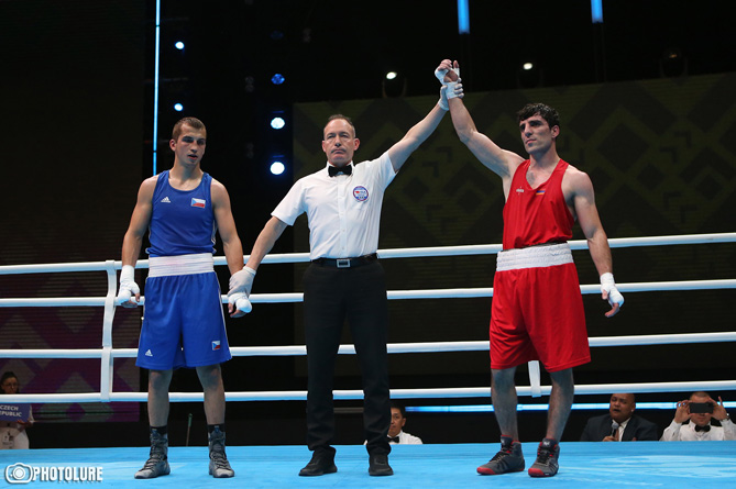 Армянский боксер Оганес Бачков вышел в полуфинал ЧЕ и обеспечил сборной Армении медаль