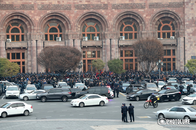 В Ереване проходит митинг против блокады Арцаха В Ереване проходит митинг против блокады Арцаха