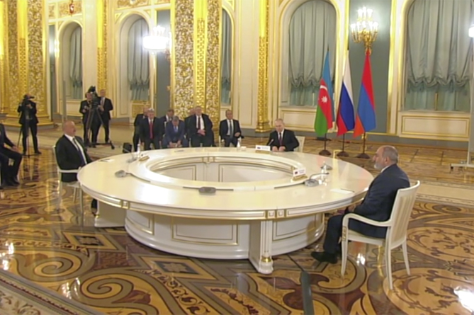 Путин на встрече с Пашиняном и Алиевым заявил об отсутствии непреодолимых препятствий и анонсировал трехстороннюю встречу вице-премьеров