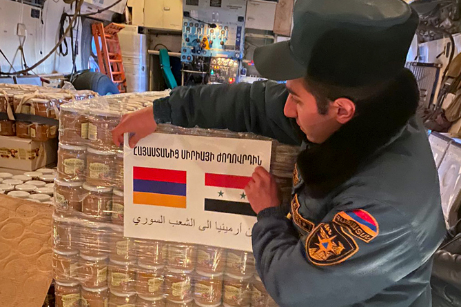 Армения отправила в Сирию третью партию гуманитарной помощи весом в 32 тонны (ФОТО) Армения отправила в Сирию третью партию гуманитарной помощи весом в 32 тонны (ФОТО)