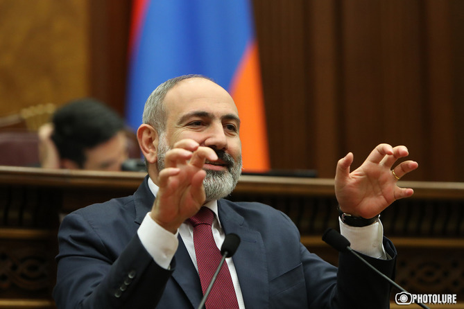 Поддержка Пашиняна жителями Армении немного возросла, но его деятельностью все равно недовольны более 50% 