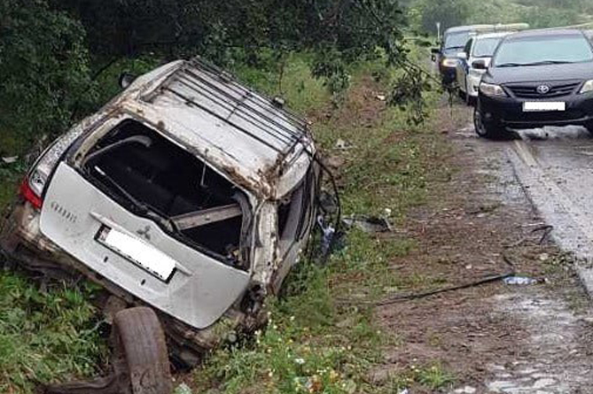 На юге Армении автомобиль, кувыркнувшись на ходу, слетел в кювет. Есть погибший На юге Армении автомобиль, кувыркнувшись на ходу, слетел в кювет. Есть погибший