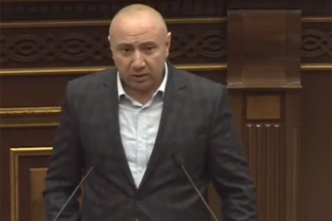 Пашинян поднял в Армении антироссийскую истерию - оппозиционный депутат 