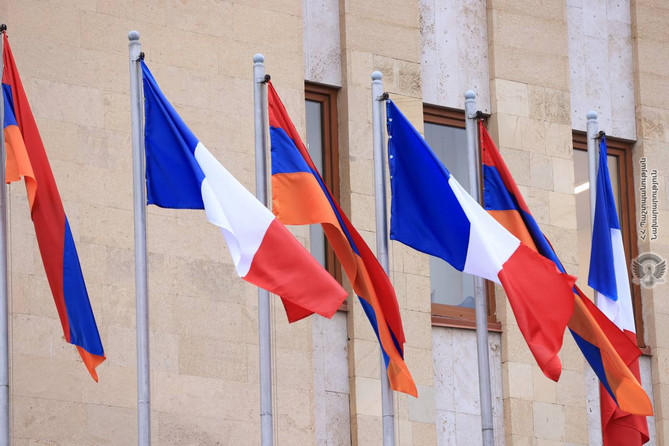 Депутат французского парламента призвала американцев по примеру Франции не оставлять Армению в одиночестве