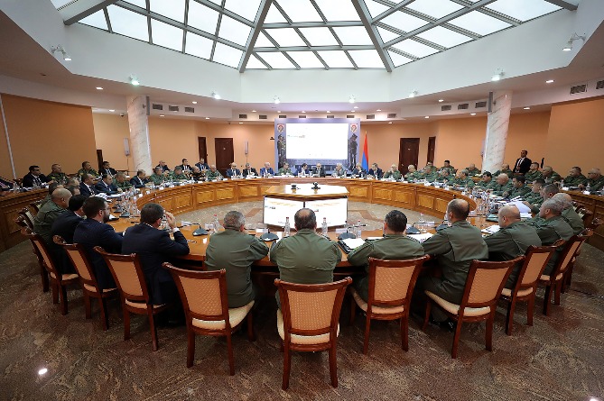 Развитие ВС Армении на 2023-2027 годы обсудили в Минобороны с участием премьера Развитие ВС Армении на 2023-2027 годы обсудили в Минобороны с участием премьера