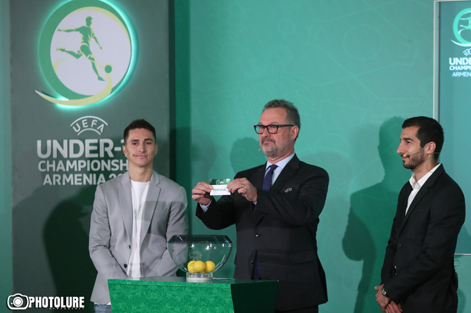Жеребьевка Euro-2019 U19 в Ереване: сборная Армении попала в "группу смерти" (ФОТО) Жеребьевка Euro-2019 U19 в Ереване: сборная Армении попала в "группу смерти" (ФОТО)
