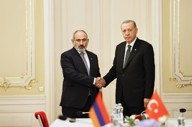   Пашинян и Эрдоган подтвердили готовность к урегулированию армяно-турецких отношений без предусловий 