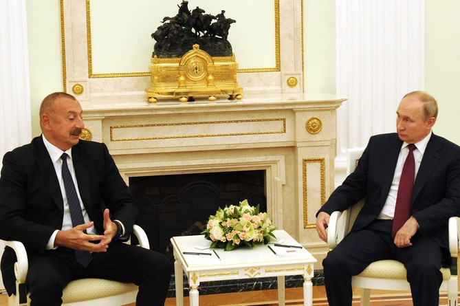 Путин обсудил с Алиевым реализацию комплекса договоренностей лидеров РФ, Армении и Азербайджана