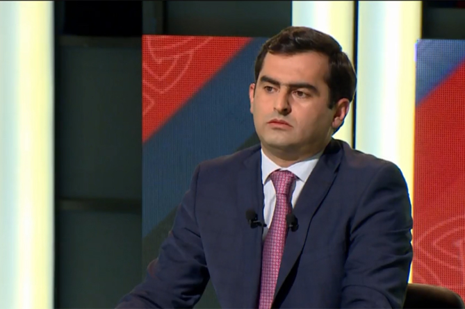 Вице-спикер: Армения полностью преодолела политический кризис, но оппозиция пытается бросить тень на работу госинститутов