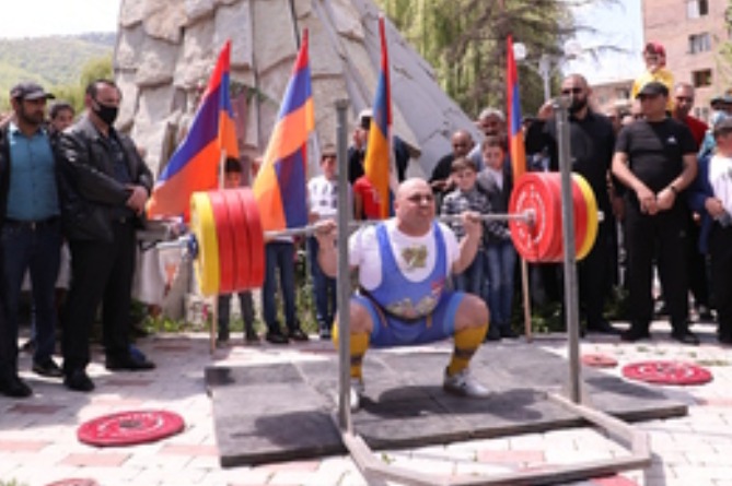   Памяти героев 44-дневной войны: армянский пожарный-спасатель установил два мировых рекорда за 1 день (ФОТО, ВИДЕО)