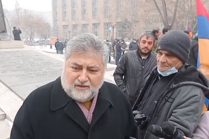Шествие в знак солидарности с Армянской армией проходит в Ереване (ВИДЕО) Шествие в знак солидарности с Армянской армией проходит в Ереване (ВИДЕО)