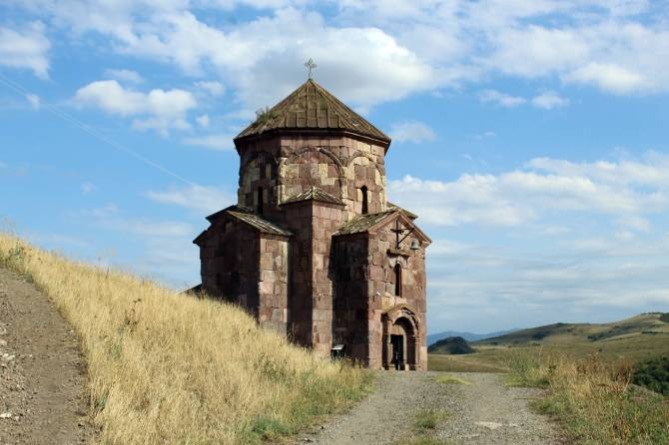 Воскепарcкая церковь Пресвятой Богородицы VI-VII веков останется на территории Армении - офис вице-премьера