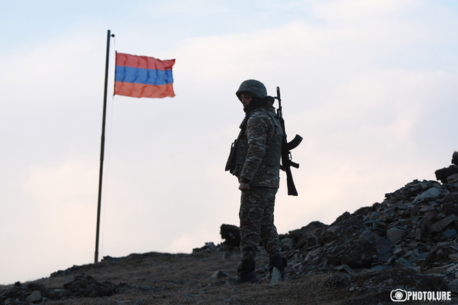 Пашинян: об охране границы должны договориться главы погранслужб Армении и Азербайджана 