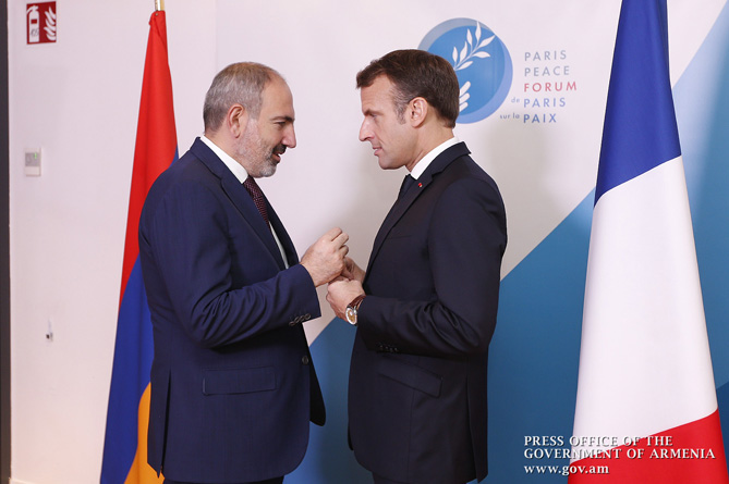 Пашинян и Макрон обсудили шаги для начала либерализации визового режима с ЕС