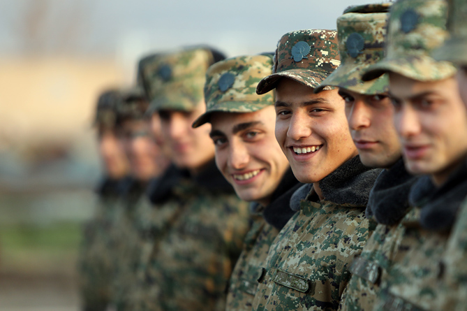Служба братьев в одной части и другие изменения в законе о воинской службе обсуждаются в парламенте Армении 