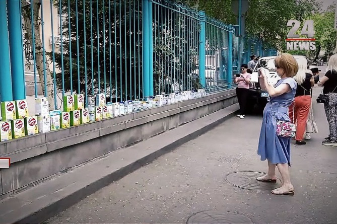 У офиса ООН в Ереване прошел акция в защиту детей Арцаха У офиса ООН в Ереване прошел акция в защиту детей Арцаха