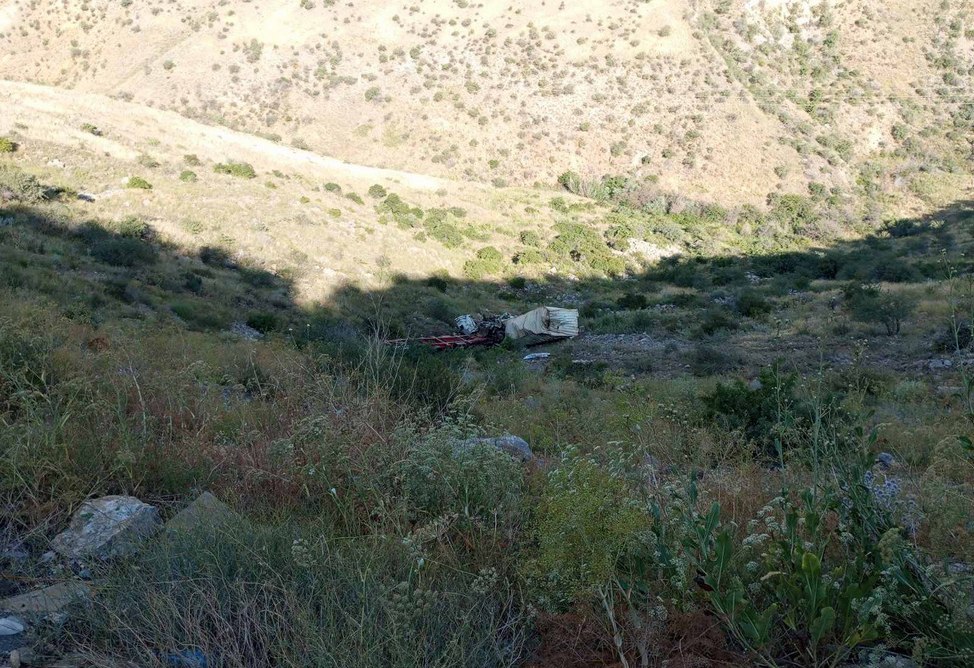 Грузовик скатился в овраг на трассе Ереван-Мегри на глубину 180 метров: есть пострадавший (ФОТО) 