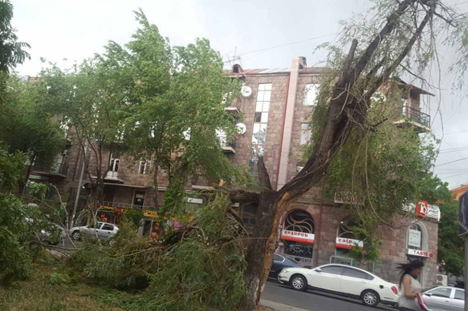 ураган в Ереване