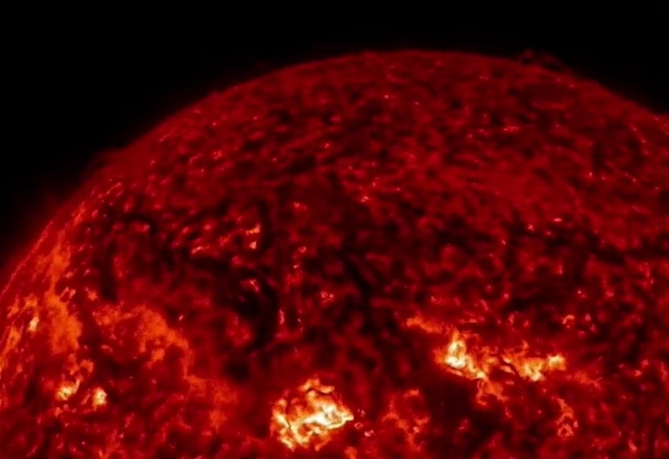 NASA предупредило о вспышке на Солнце, способной вызвать серьезные сбои в радиосвязи (ВИДЕО) 