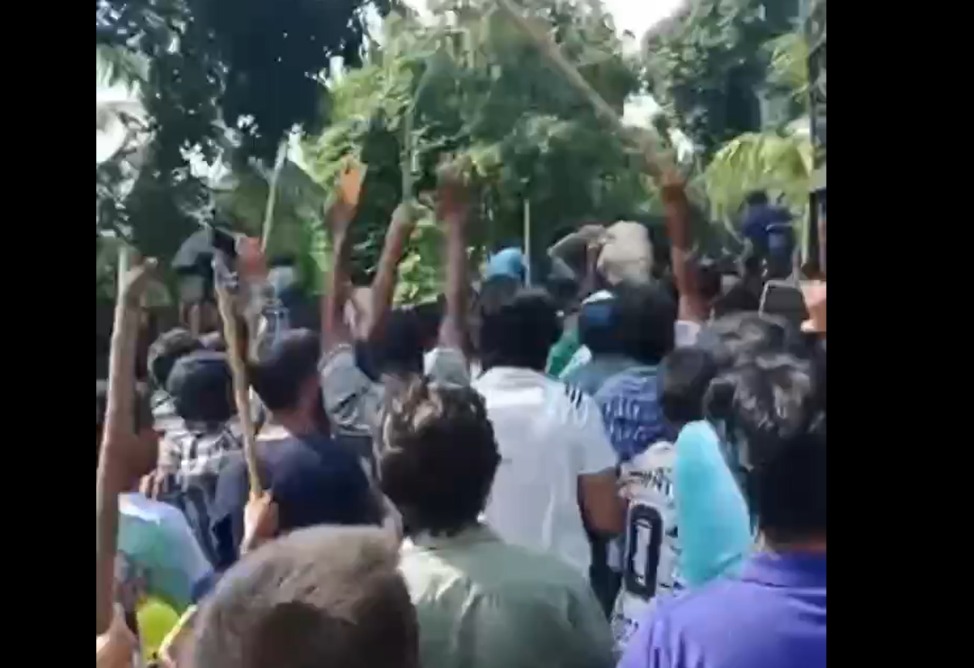 Протестующие штурмуют резиденцию премьера Бангладеша - СМИ (ВИДЕО)