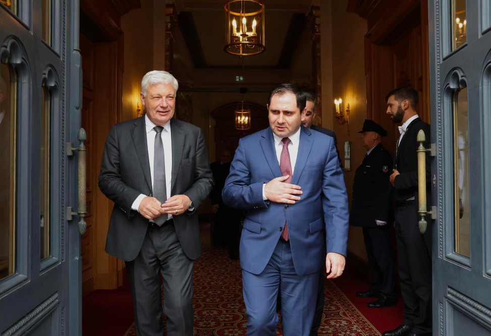 Глава Минобороны Армении обсудил с председателем Палаты депутатов Люксембурга оборонное сотрудничество