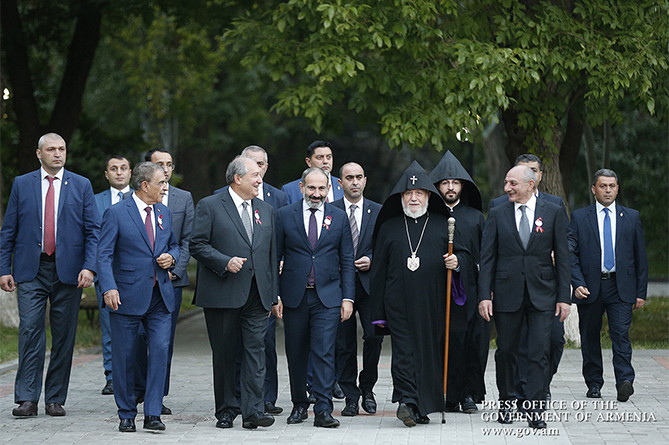 празднование 100-летие парламента Армении