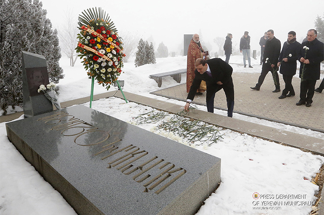 В Ереване почтили память великого полководца Андраника Озаняна в день его 152-летия В Ереване почтили память великого полководца Андраника Озаняна в день его 152-летия
