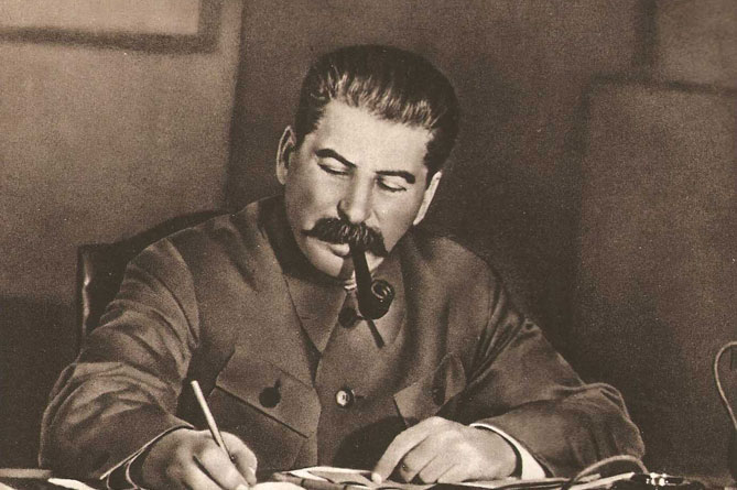 Гудков вносит в Госдуму законопроект, запрещающий оправдание сталинизма