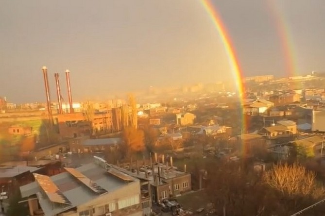 Բնության հրաշք․ Երևանի երկնքում բացառիկ երևույթ է գրանցվել (ՎԻԴԵՈ) Բնության հրաշք․ Երևանի երկնքում բացառիկ երևույթ է գրանցվել (ՎԻԴԵՈ)
