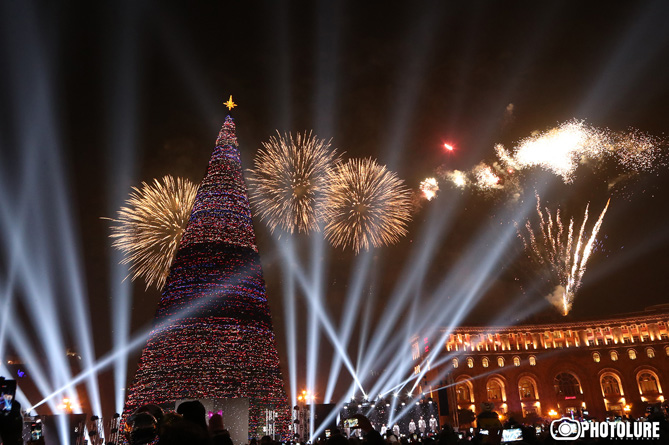 The main Christmas tree of Armenia turns on the lights (PICTURE STORY)-5