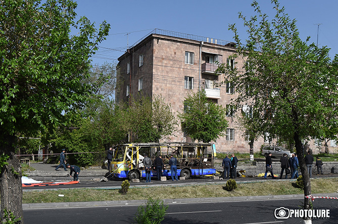 Երևանում` ավտոբուսի պայթյունի վայրում, հայտնաբերվել է նախկինում երկու անգամ դատված անձի հեռախոսային քարտ. ՔԿ Երևանում` ավտոբուսի պայթյունի վայրում, հայտնաբերվել է նախկինում երկու անգամ դատված անձի հեռախոսային քարտ. ՔԿ