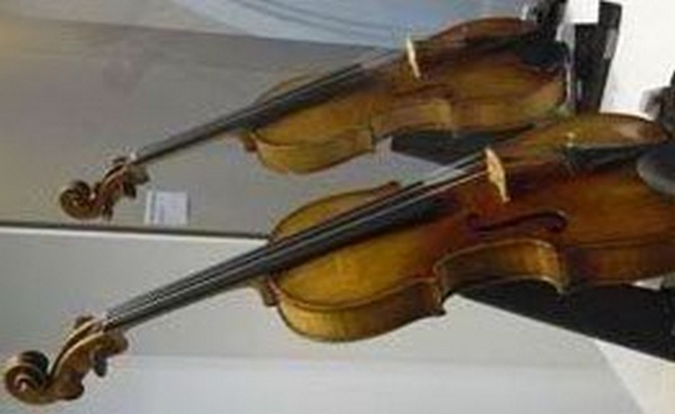 Ա. Խաչատրյանի անվան երաժշտական մրցույթի ժյուրիի անդամները նվագել են Երևանում ցուցադրված XVIII դարի ջութակների վրա 