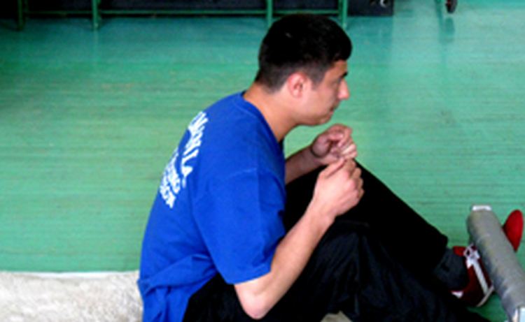 Армянский кик-боксер побил рекорд Книги Гиннеса по упражнению для пресса