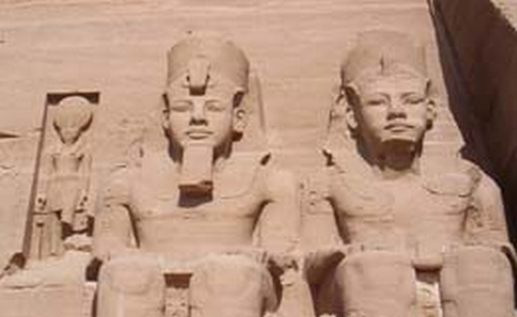 Фараон Рамзес III погиб от кинжала жены и сына, выяснили ученые
