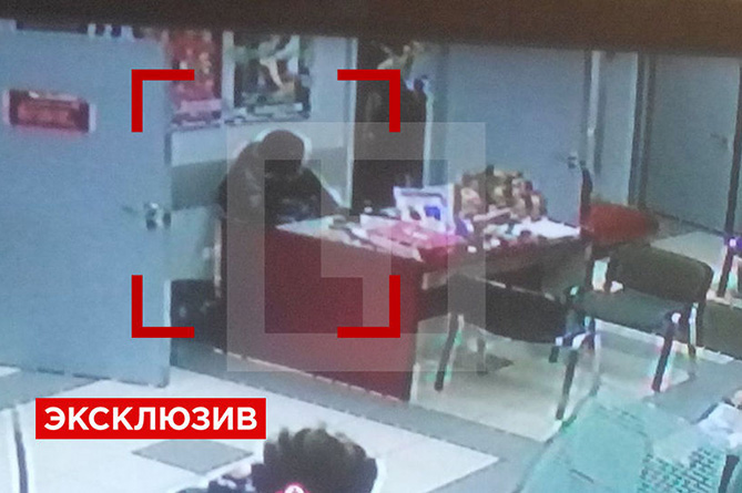 Անհայտը 6 մարդ է պատանդ վերցրել Մոսկվայի բանկերից մեկում. նրանց թվում կին կա