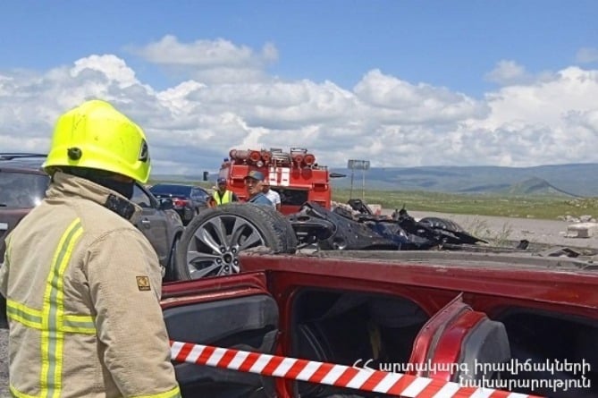 Երևան-Գյումրի ճանապարհին Honda-ն գլխիվայր շրջվել ու բռնկվել է, տուժածների վիճակը ծայրահեղ ծանր է Երևան-Գյումրի ճանապարհին Honda-ն գլխիվայր շրջվել ու բռնկվել է, տուժածների վիճակը ծայրահեղ ծանր է