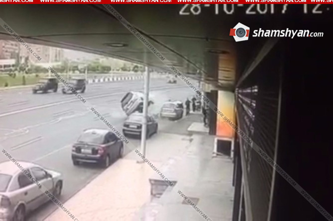 Բացառիկ տեսանյութ Երևանում գրանցված ՃՏՊ–ից. 16–ամյա հետիոտնը հոսպիտալացվել է (ՎԻԴԵՈ) Բացառիկ տեսանյութ Երևանում գրանցված ՃՏՊ–ից. 16–ամյա հետիոտնը հոսպիտալացվել է (ՎԻԴԵՈ)