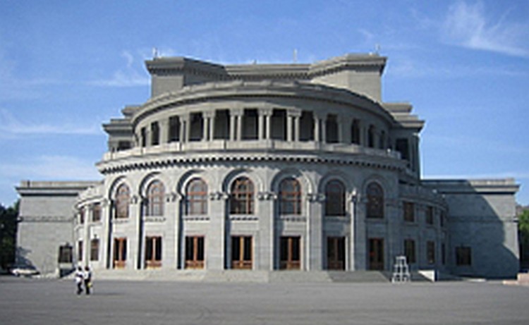 Крупнейший духовой музыкальный инструмент альпгорн впервые прозвучит на сцене Национального академического театра оперы и балета в Ереване 
