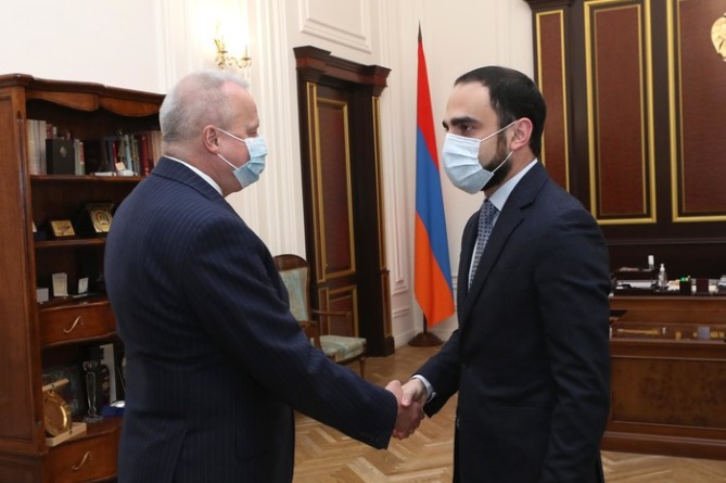 Հայաստանն առաջարկում է կիրառել «բոլորը բոլորի դիմաց» սկզբունքը գերիների փոխանակման գործընթացում Հայաստանն առաջարկում է կիրառել «բոլորը բոլորի դիմաց» սկզբունքը գերիների փոխանակման գործընթացում