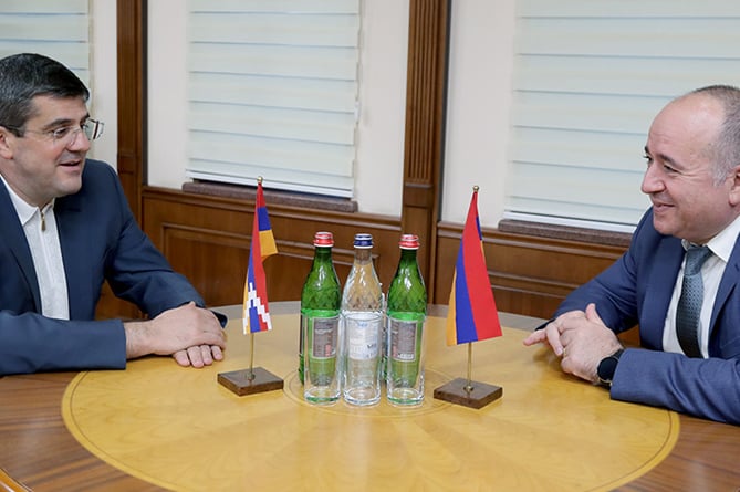 Глава Минобороны Армении обсудил с президентом Арцаха ситуацию в зоне конфликта