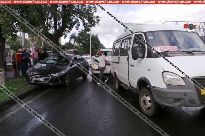 Пассажирская маршрутка попала в крупное и цепное ДТП в Ереване