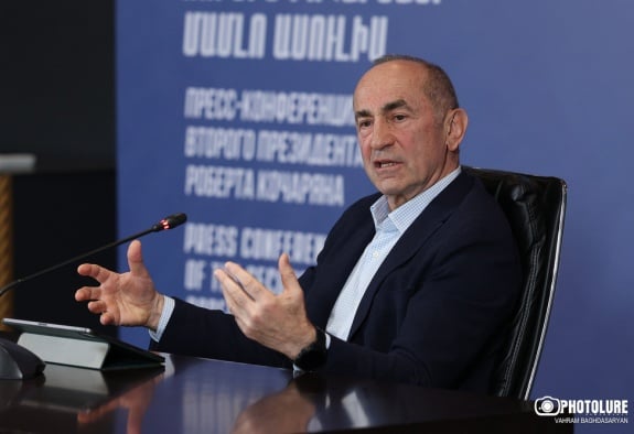 Ռոբերտ Քոչարյան. Հայաստանի իշխանությունները վտանգի տակ են դնում ԵԱՏՄ-ին անդամակցությունը