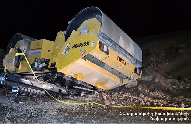 Շիրակի մարզում ասֆալտ հարթեցնող ավտոմեքենա է կողաշրջվել. 23–ամյա վարորդը մահացել է, նա Արցախյան պատերազմի մասնակից էր (ՖՈՏՈ)