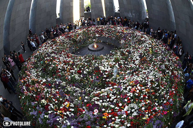 ՀՀ կառավարության անդամները, վարչապետի գլխավորությամբ, հարգանքի տուրք են մատուցել Հայոց ցեղասպանության զոհերի հիշատակին