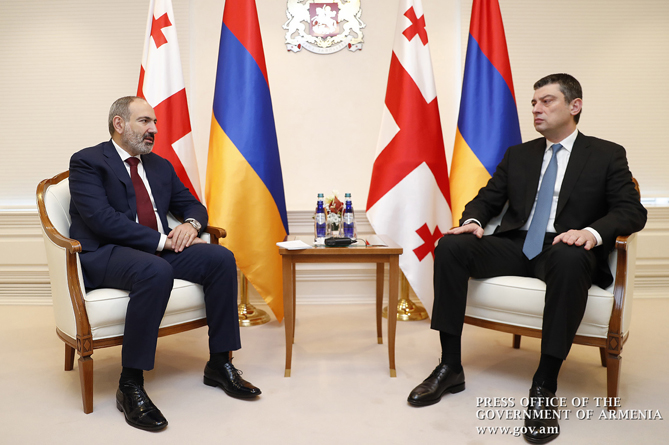 Пашинян обсудил с Гахария вопрос транзита армянских товаров через Грузию