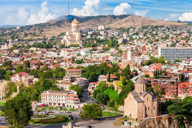 Телебашня в Тбилиси окрасилась в цвета армянского триколора в знак поддержки в борьбе с короанвирусом (ФОТО)
