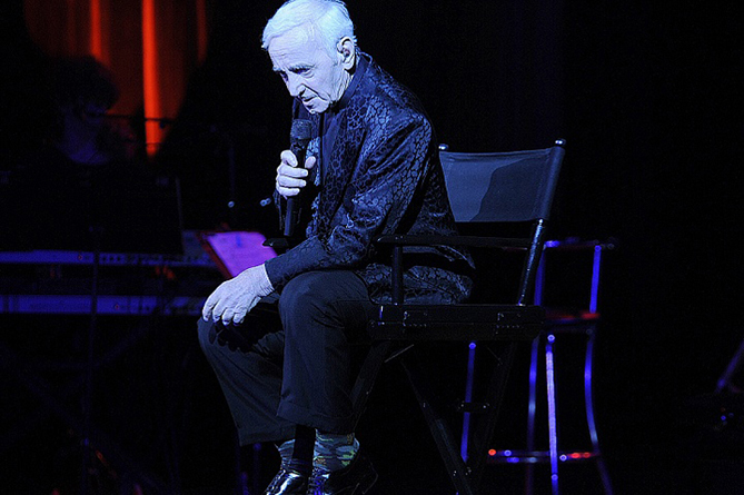 Շառլ Ազնավուրն արձագանքել է գյումրեցի 13 անօթևան ընտանիքների աջակցության նախաձեռնությանը