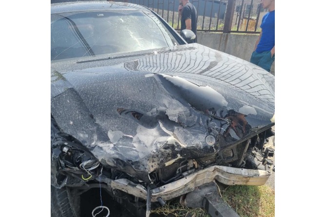 Երևանում երեք մեքենա է բախվել, կան արգելափակված քաղաքացիներ (ՖՈՏՈ)